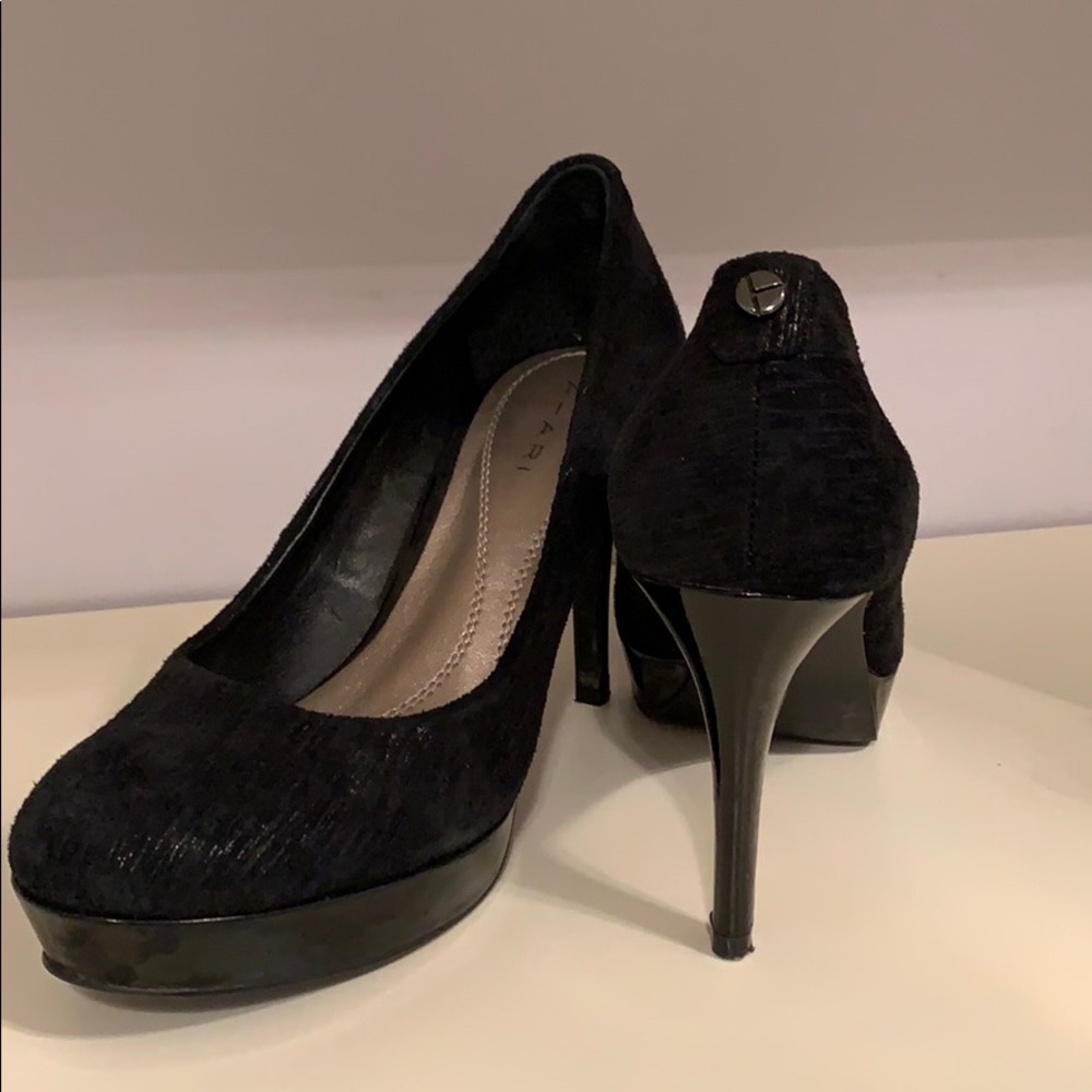 Tahari pumps
